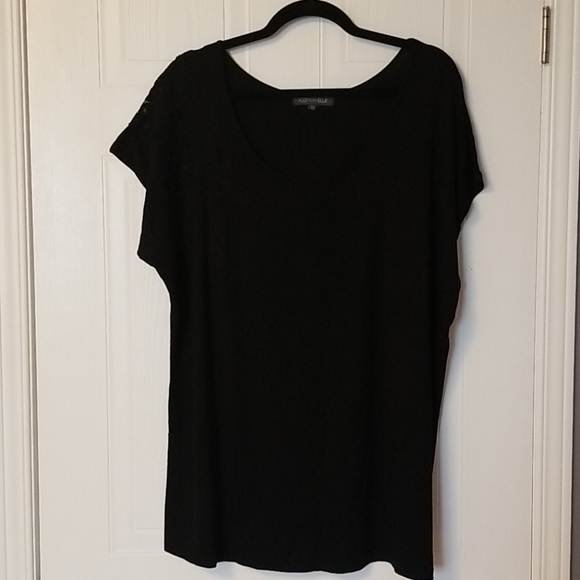Super soft black tshirt with embroidered shoulder - Picture 1 of 2
